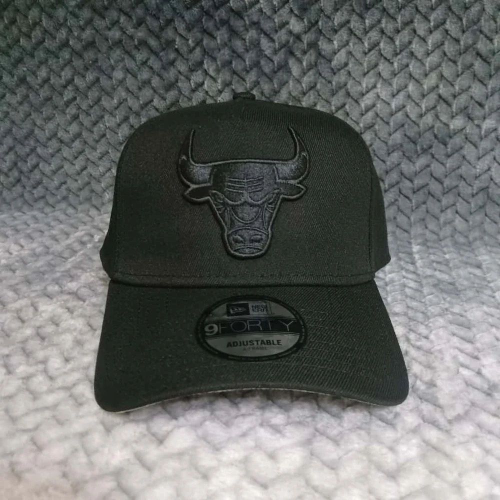 New Era Mens Chicago Bulls Snapback Hat Black On Black 9FORTY One Size Fits Most